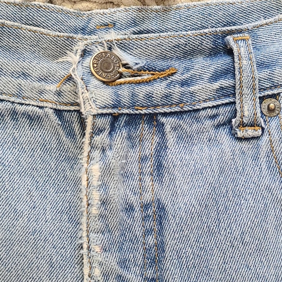 VTG DESTROYED JEAN SHORT, LIGHT WASH, XL - Picture 4 of 12